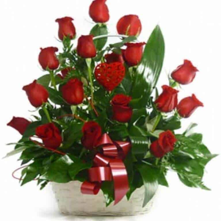 Cesta de rosas rojas para regalar a mama